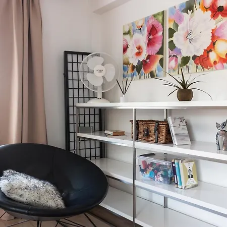 Tiigi Str Flats Beside Old Town, Parking Apartment