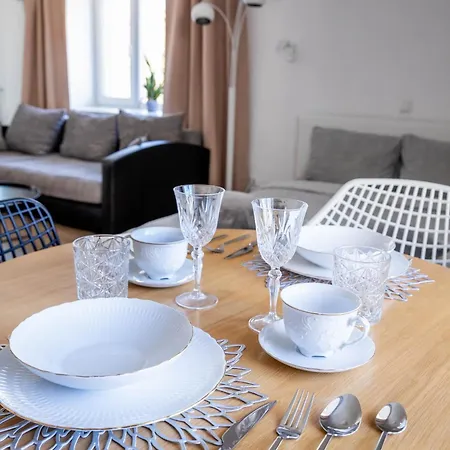 Tiigi Str Flats Beside Old Town, Parking