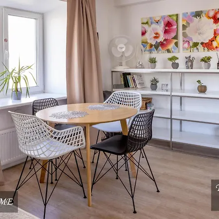 Tiigi Str Flats Beside Old Town, Parking Apartment