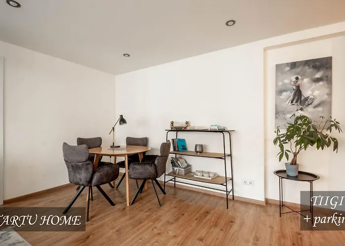 Tiigi Str Flats Beside Old Town, Parking Tartu